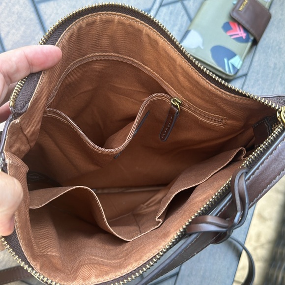 Fossil crossbody bag and matching wallet. - Picture 5 of 7